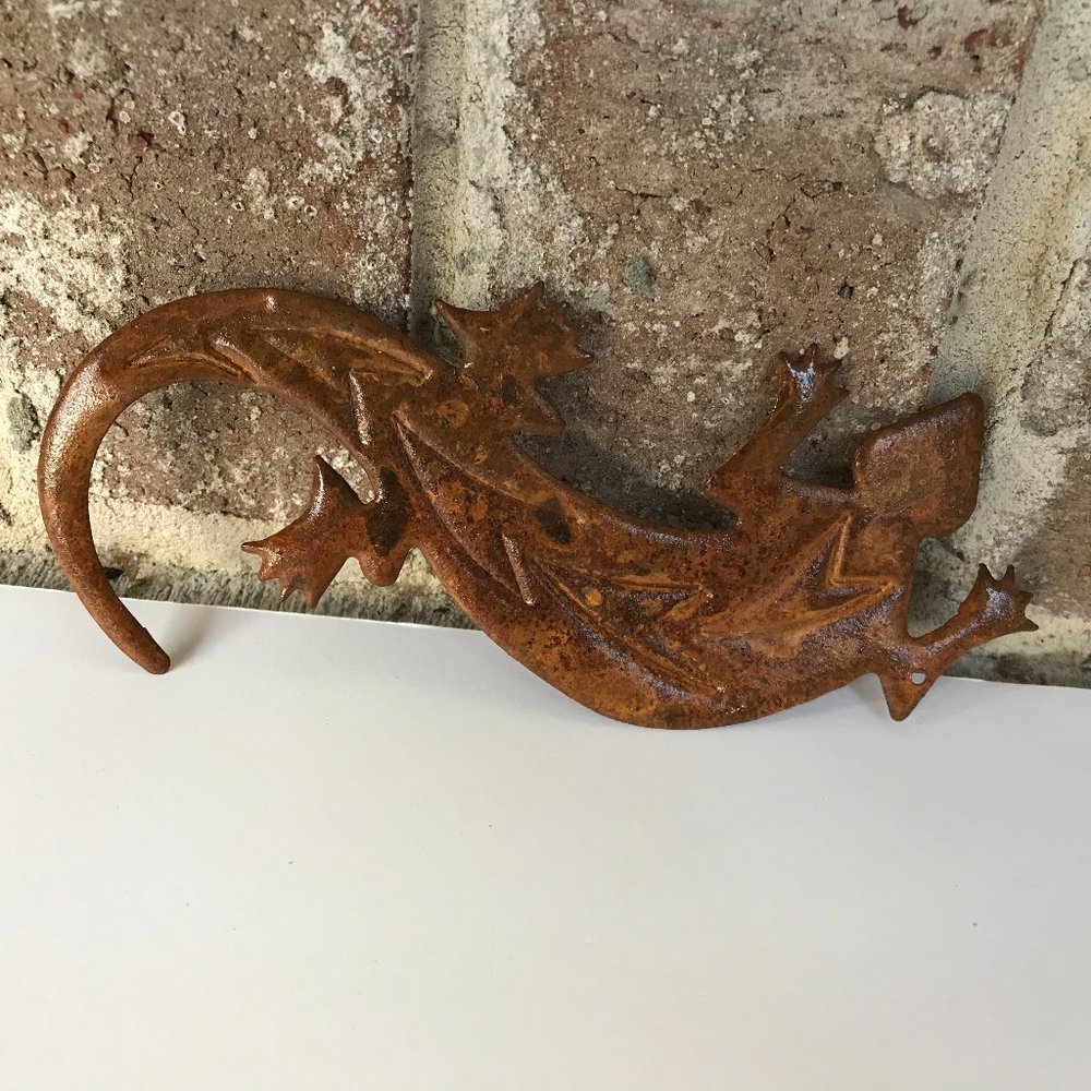 Gecko Ornament Rustic Christmas Lizard Wall Plaque